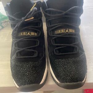 EUC Jordan 11 Heiress Black and Gold sneakers size 5.5 y